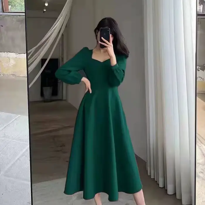 Elegantné šaty s dlhými nafúknutými rukávmi pre ženy