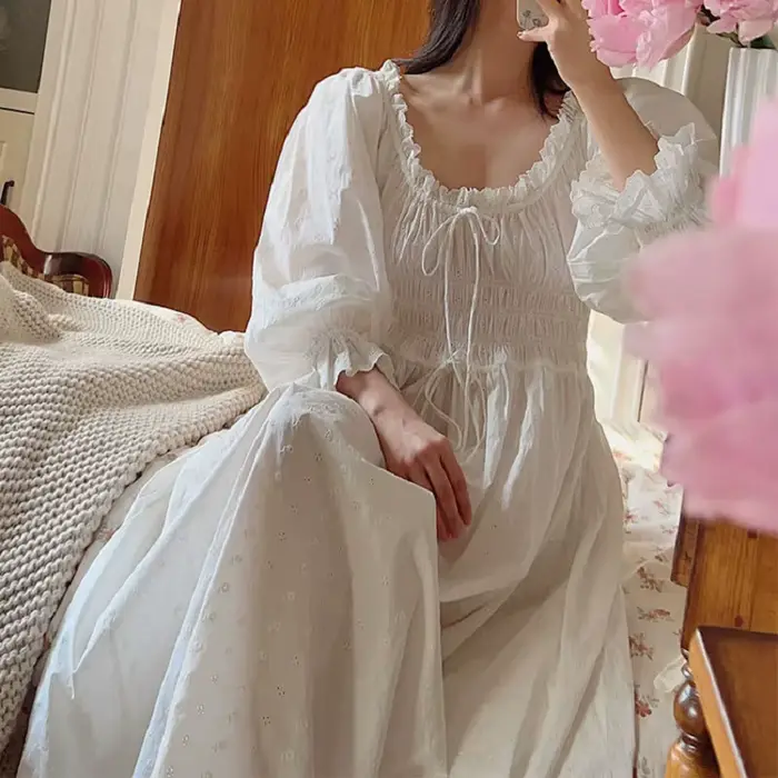 Chemise de nuit en coton pur élégante avec dentelle pour femmes longues manches pour automne et occasions spéciales