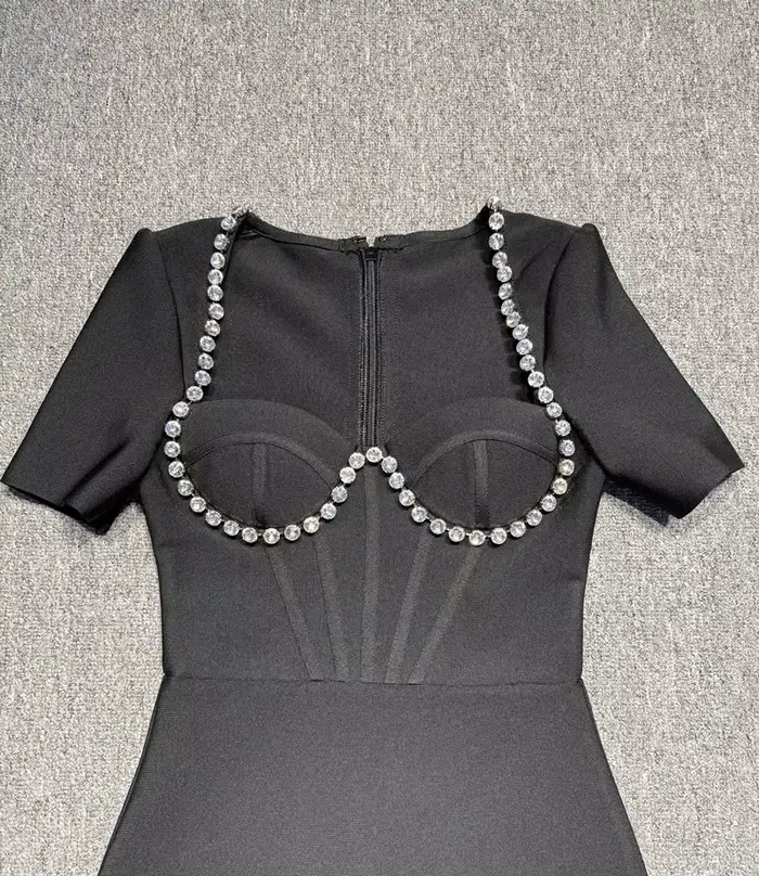 Robe à bandes pour femmes, couleur noire, Sexy, manches courtes, col carré, plumes, moulante, mi-mol