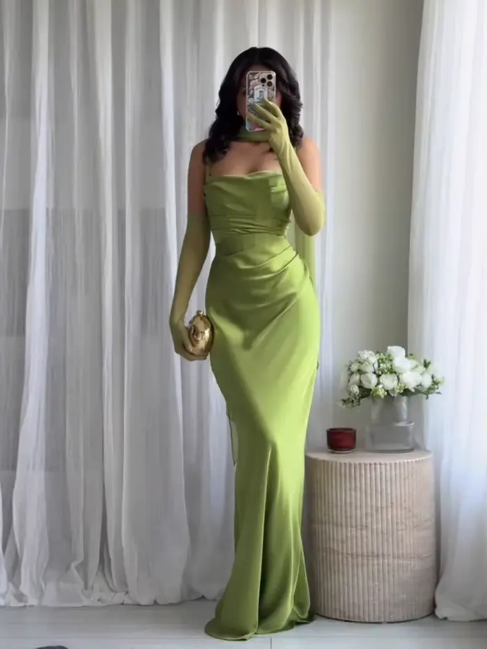 Robe sexy en polyester et élasthanne pour femmes senior, décolleté carré, silhouette slimmée, fermeture éclair, idéale pour soirées et événements glamour