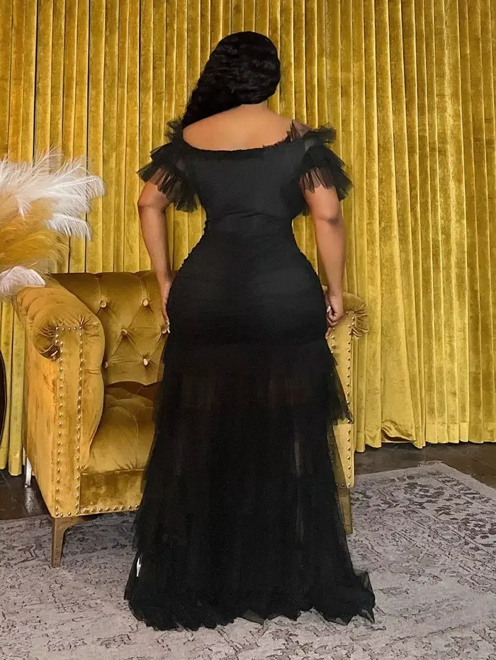 Robe maxi noire transparente à épaules dénudées et froncée, avec jupe en tulle à volants, pour les f