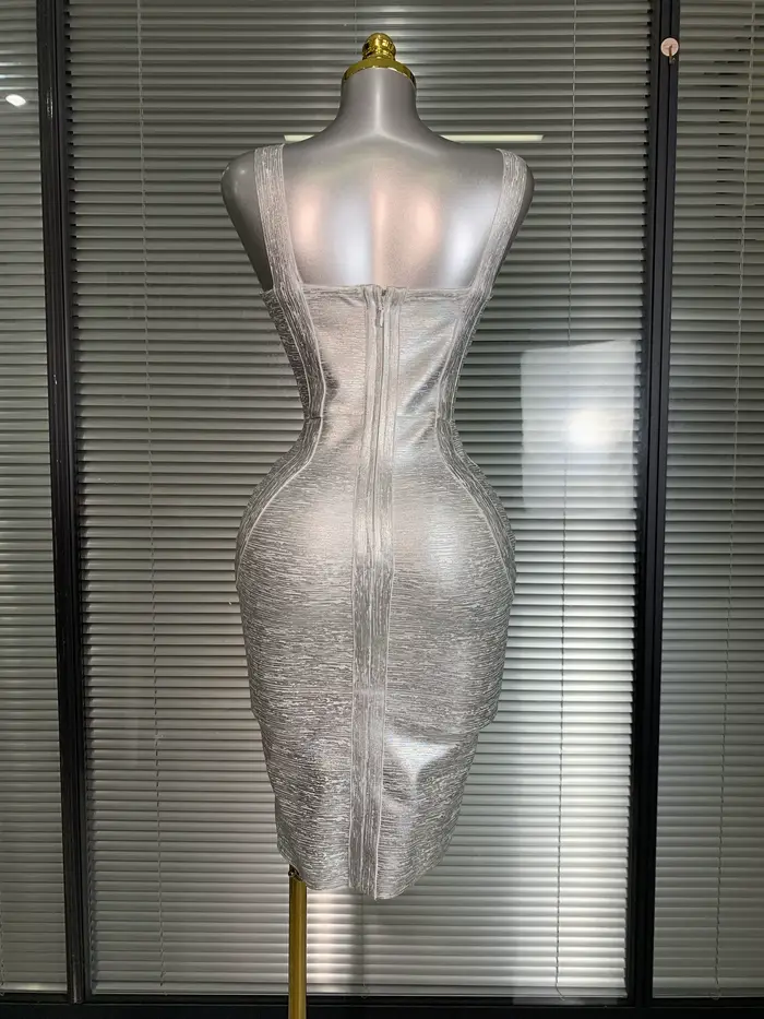 Sexy priliehavé pásikové šaty pre ženy