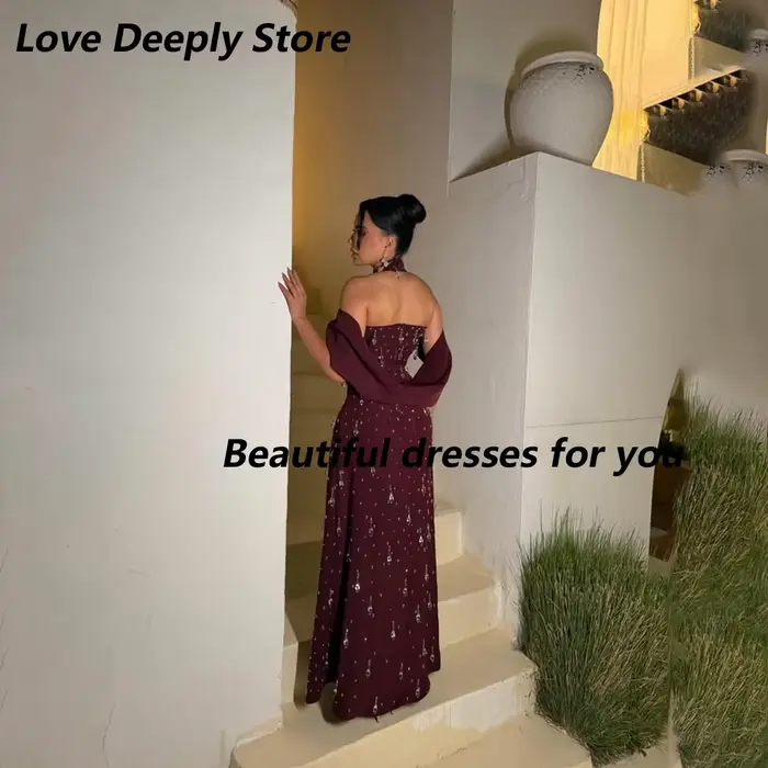 Prispôsobené luxusné vínové večerné šaty, elegantný, golier, v drese zdobený kryštálmi, trapézový strih, dĺžka zeme, pre formálne večierky a plesy