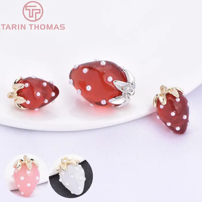 (10593) 4 pendentifs creux en forme de fraise, en laiton couleur or 18 carats, ornés de perles, de h