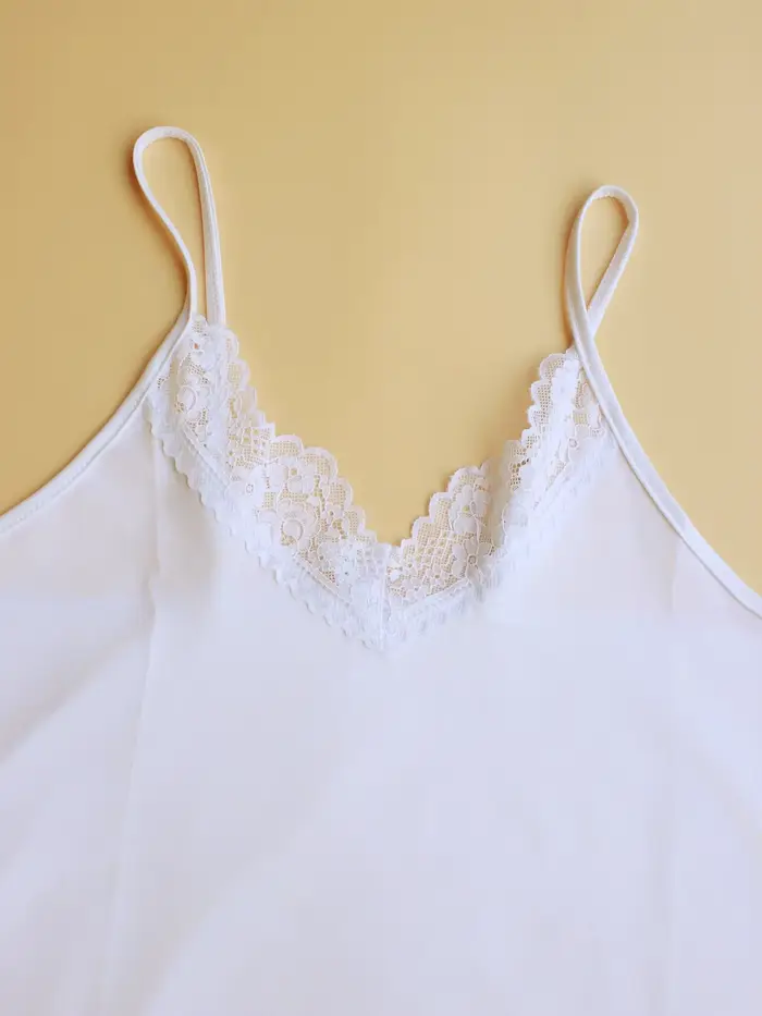Štýlová a sexy dámska nočná košeľa, polyester a spandex, V-neck, pohodlie a štýl pre teplé noci