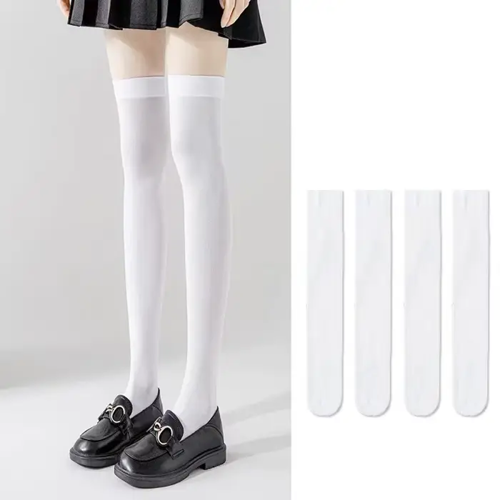 Chaussettes longues en velours noires et blanches pour mode Lolita Kawaii et JK Style écolières occasions spéciales confort hautes mignonnes