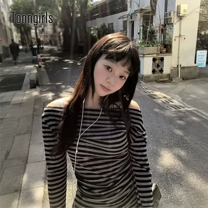 Tonngirls estetické 2000s dámske tričko s dlhými rukávmi pruhované ležérne tričká s odhalenými ramenami Kórejský štýl Fairycore