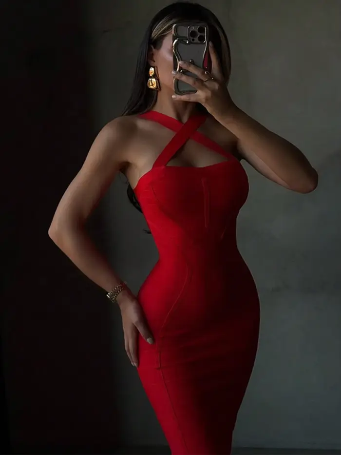 Sexi červené rebrované midi šaty s výstrihom pre ženy