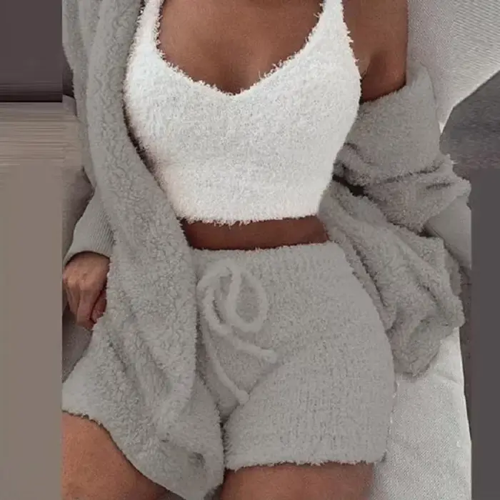 Nový zamatový pyžamový set pre ženy 2026 – Krátky sexy top + šortky + bunda – 3 kusy – Pohodlný a jemný domáci outfit – Pyžamo S-3XL