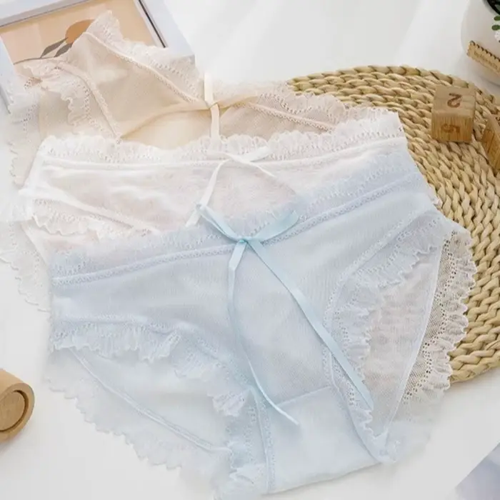 Culotte en dentelle taille basse en polyester avec entrejambe en coton pour femmes, confort doux et élégance subtile pour toutes occasions