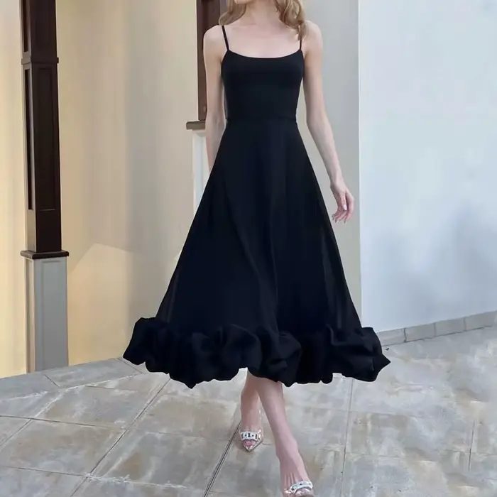 Elegantné dlhé šaty s volánmi pre ženy