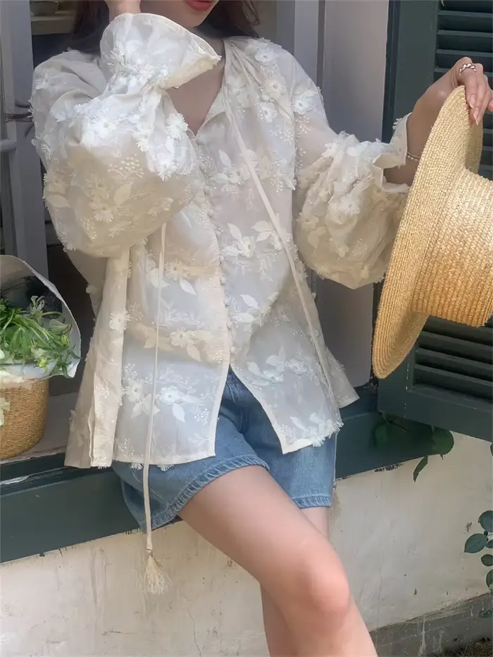 Chemises à manches évasées pour femmes, col en V, broderie chic, fleurs, doux, vacances, bureau, dam