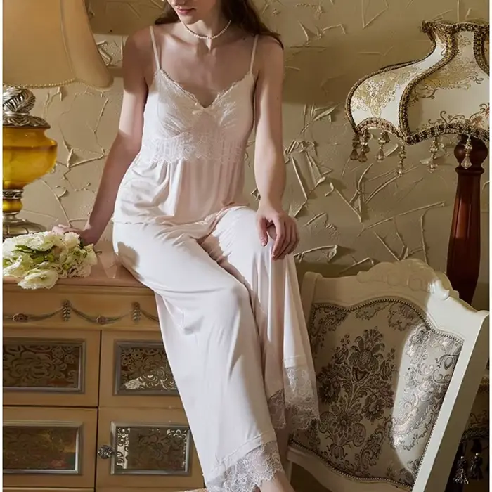 Sexy dámske modálne pyžamo, francúzsky retro štýl, so vstavanou podprsenkou, popruhmi čipka a širokými nohavicami, ideálne na leto