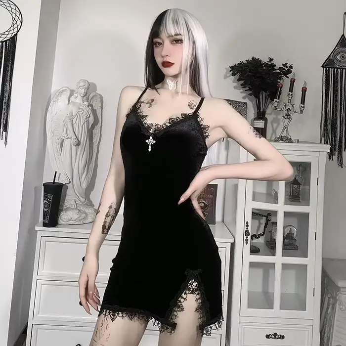 Mini čierne prekrížené šaty