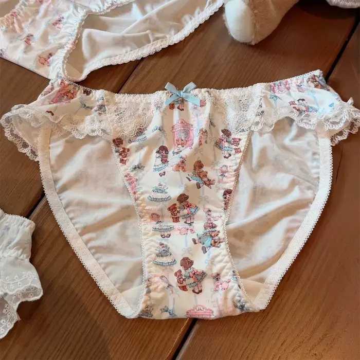 Dámske nohavičky z mliečneho vlákna, nízky pás, štýl Kawaii Lolita, s lukom, potlačou bábiky, čipkou a roztomilými volánikmi