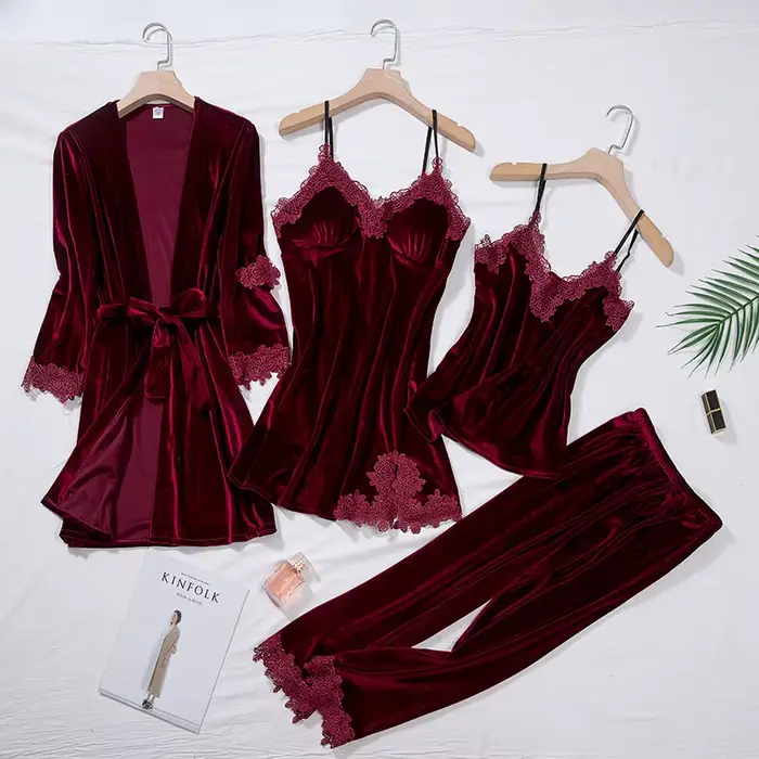 Dámske luxusné polyesterové pyžamo s V-neck pre chladné noci a špeciálne príležitosti