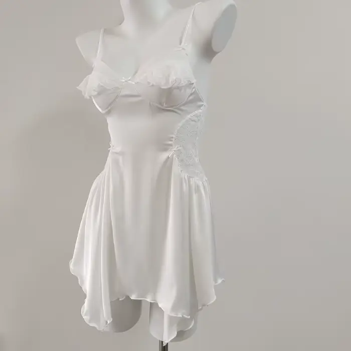 Light Bue chemises de nuit 2025 nouveau pyjama Sexy chemises de nuit pour femmes mince dentelle creuse glace soie plis mince mince bretelles chemise de nuit