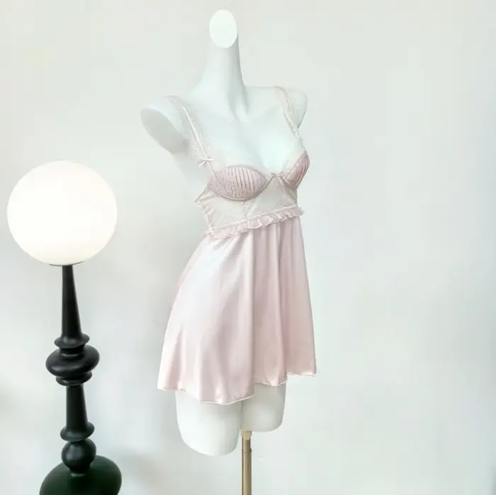 Chemise de nuit en polyester et élasthanne avec dentelle sexy pour femmes, idéale pour dormir et occasions spéciales ```