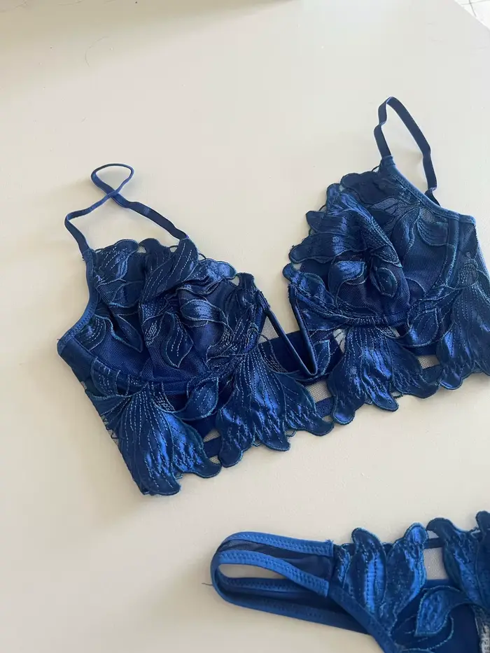 Hlboká námornícka modrá v sexy spodná bielizeň výšivka sexy čipka ultra-tenké podprsenky nohavičky oblek oceľový prsteň vysoká podpora spodná bielizeň set