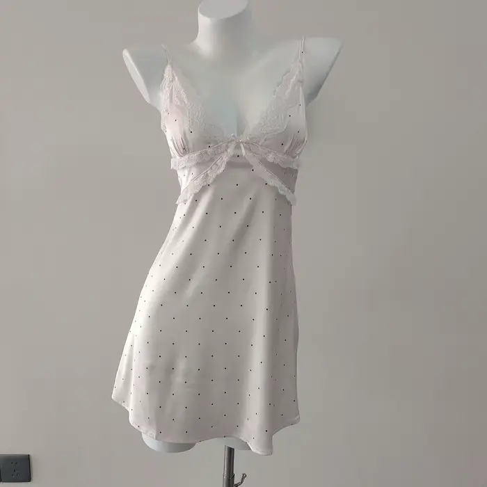 Pyjama de lingerie sexy pour femme, chemise de nuit amincissante d'été en soie glacée à pois et dent