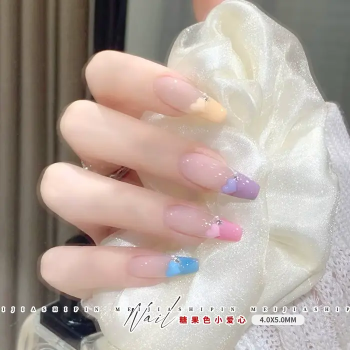 100 ks Nail Art Mini srdiečka prívesky 4x5mm mix/biela živica roztomilé kamienky v tvare srdca na nechty 3D dekorácie