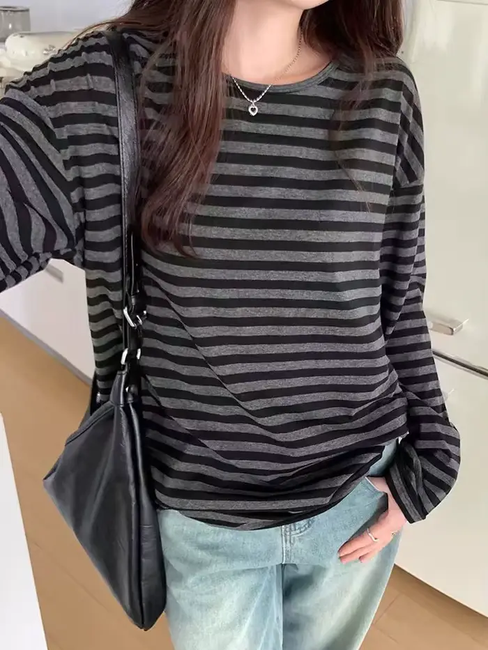 Dámske pásikavé tričko s dlhým rukávom a okrúhlym výstrihom