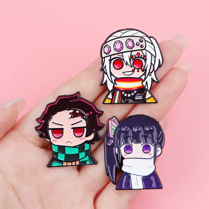 Sada 12 anime smaltových špendlíkov pre chlapcov a dievčatá