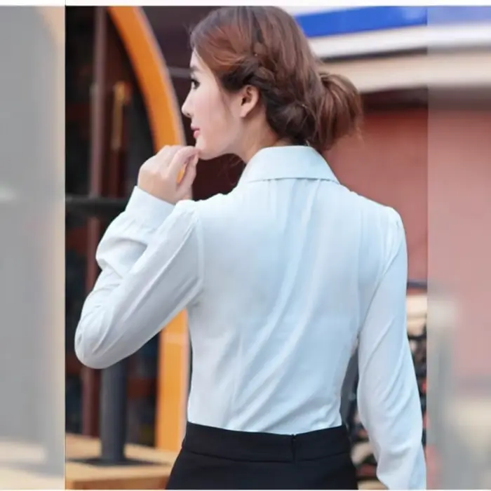 Elegantná biela kancelárska blúzka pre ženy