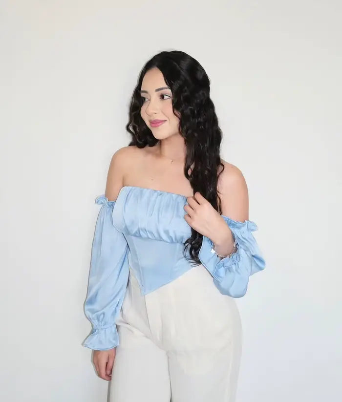 Haut court en satin bleu ciel clair sans bretelles avec manches longues, tenue formelle pour femmes,