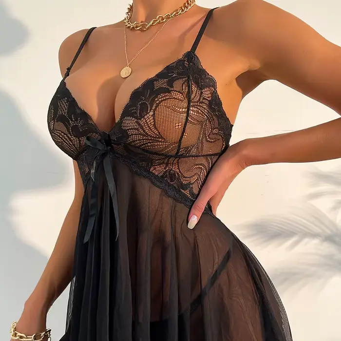 Sexy priehľadná čierna bielizeň pre ženy, vrátane nočnej košele, veľmi zvodnej nočná košeľa, erotickej nočnej košele s ponoreným výstrihom a tangá