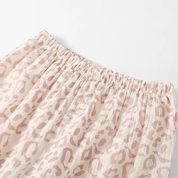 Dámske pyžamo s leopardím vzorom