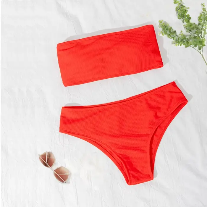 Módny bikini set bez ramienok