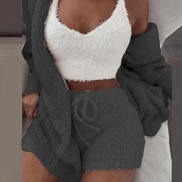 Nový zamatový pyžamový set pre ženy 2026 – Krátky sexy top + šortky + bunda – 3 kusy – Pohodlný a jemný domáci outfit – Pyžamo S-3XL
