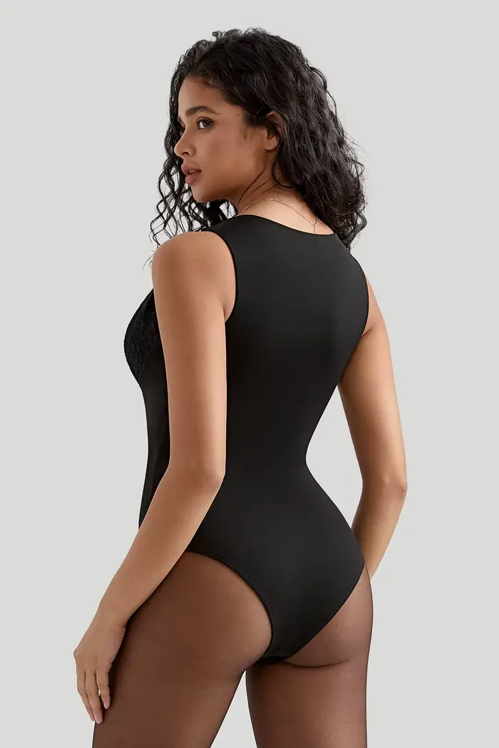 Dámske telo 2026 Trend letná čipka háčkovanie Sexy V-neck Push-Up formovanie namontované denne jeden kus kombinácia krátke dámske body