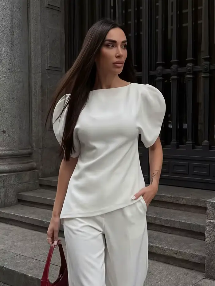 Elegantná biela blúzka s nafúknutými rukávmi a asymetrickým lemom pre ženy HH