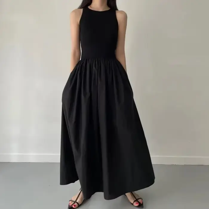 Jednoduché a elegantné čierne dlhé šaty pre ženy