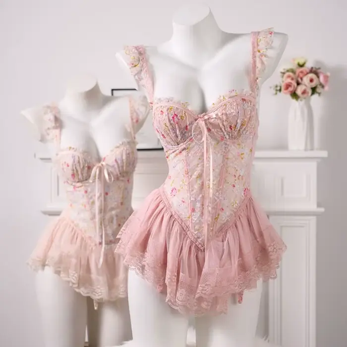 Jemná a elegantná nočná košeľa z čipky