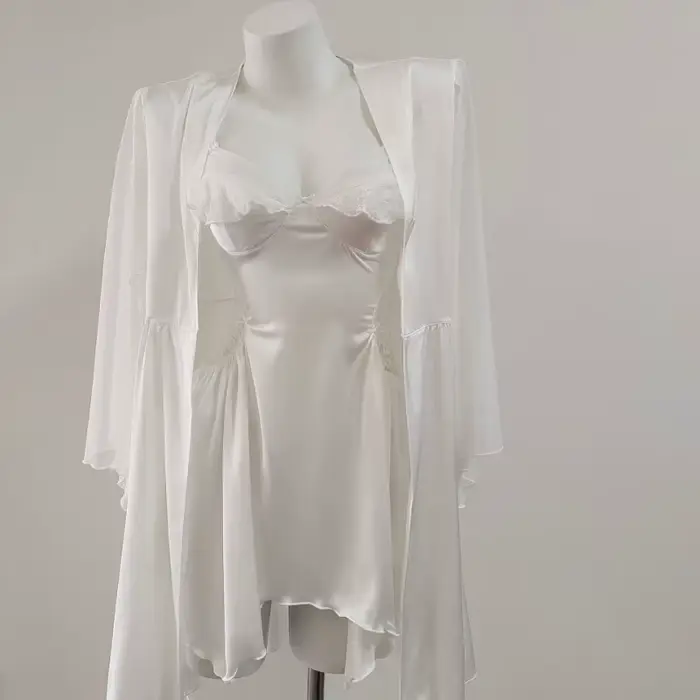 Light Bue chemises de nuit 2025 nouveau pyjama Sexy chemises de nuit pour femmes mince dentelle creuse glace soie plis mince mince bretelles chemise de nuit