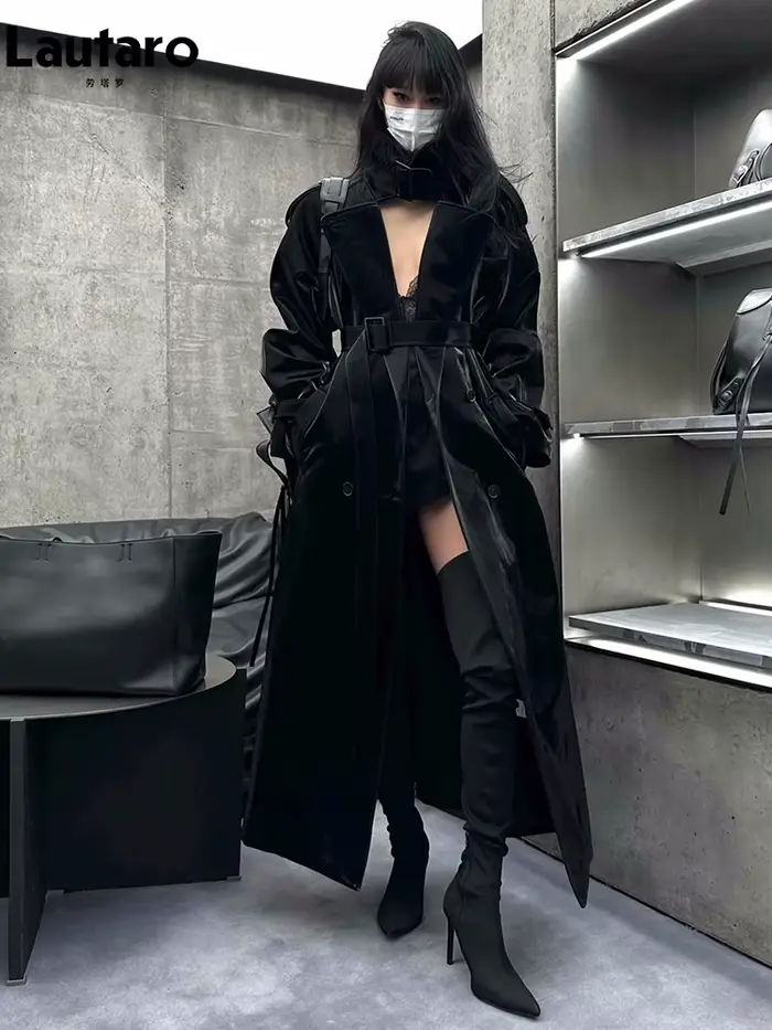 Lautaro jarenná a jesenná extra dlhá nadrozmerná cool reflexná lesklá čierna lakovaná koža Trench kabát pre ženy