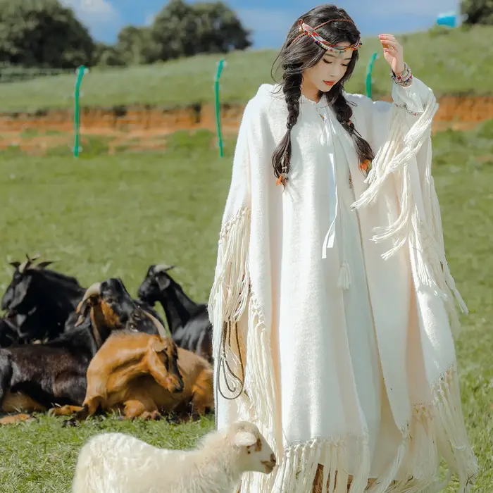 Ručne vyrobené boho peleríny so strapcami pre ženy
