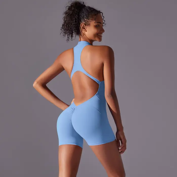 Sexy sieťovaný športový overal s odhaleným chrbtom