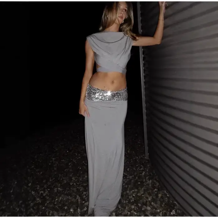 Ensemble 2 pièces UNITIM : Top court élégant et sexy à dos nu avec jupe longue à sequins taille bass