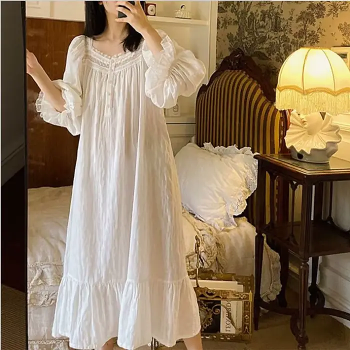 Chemise de nuit en coton pur blanche élégante avec décoration en dentelle pour femmes automne mi-mollet ```