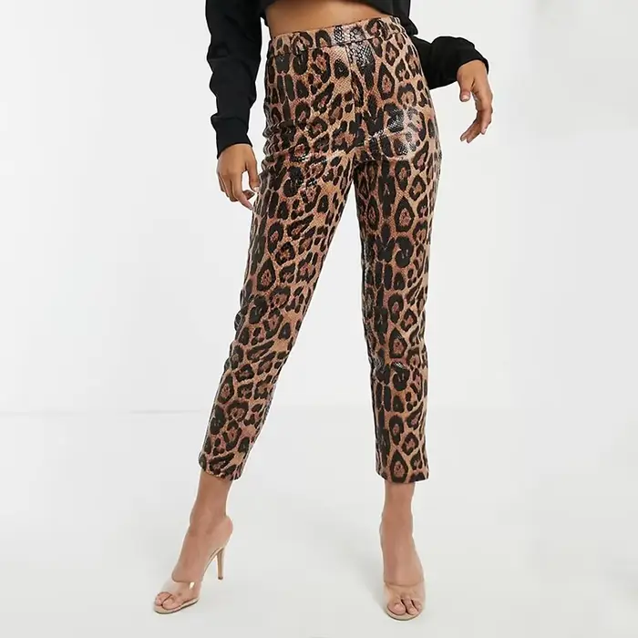 Dámske legíny z PU koženky s leopardím vzorom