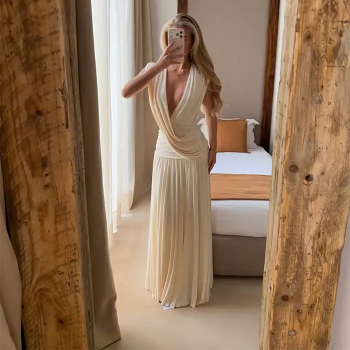 Robe longue élégante blanche sans manches pour femme, col en V profond, drapée, plissée, pour l'été,