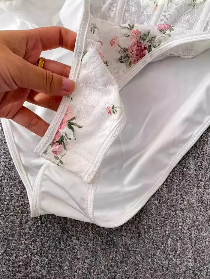 Foamlina Európska mäkká biela kvetinová bandeau Lico body Top ženy letné ryby okraj pása s lukom namontované čipka Romper