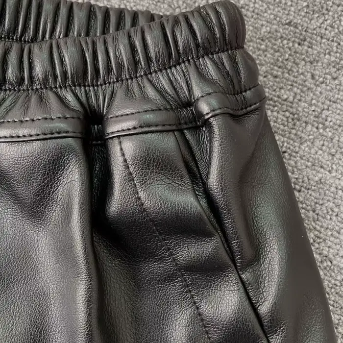 Shorts en cuir PU pour femmes HKSH 2026, style sombre RO, fente latérale, bloc de couleur, taille él
