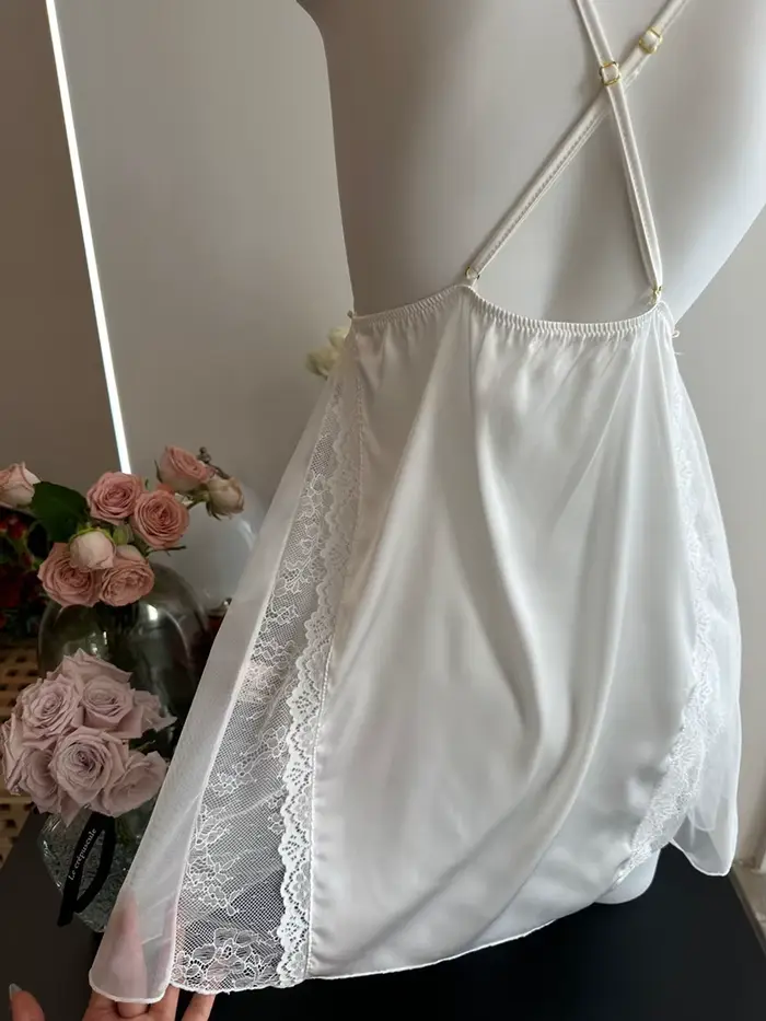 Hodvábna sieťovaná nočná košeľa pre ženy, V-neck, čipka, bez rukávov, elegantná, pre špeciálne príležitosti