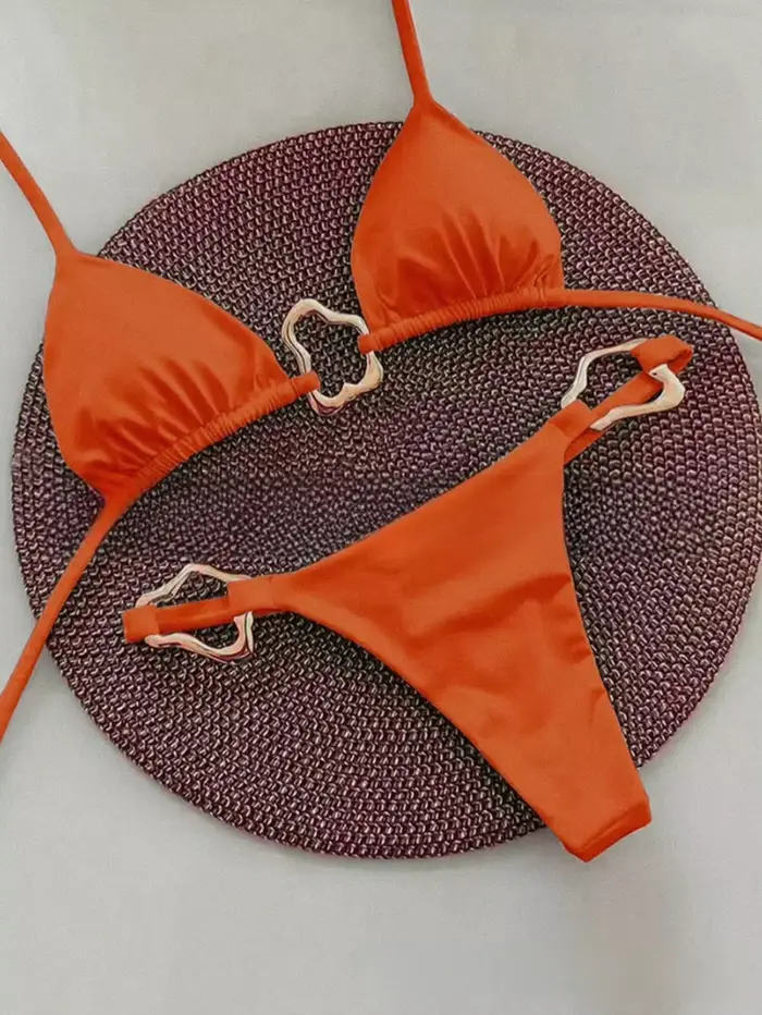 Nové sexy bikiny v jednofarebnom prevedení so šnurovaním a rozparkom
