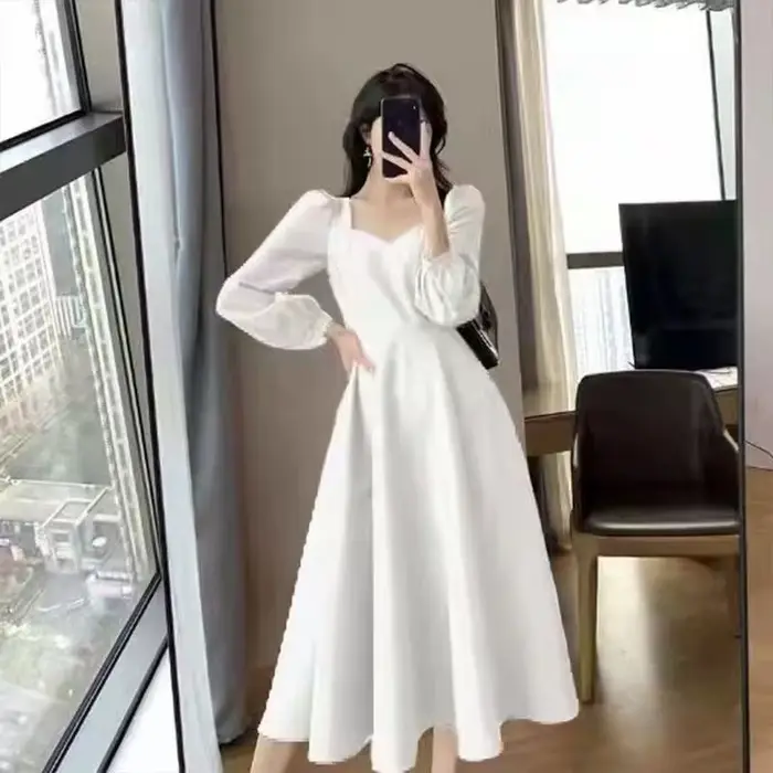 Elegantné šaty s dlhými nafúknutými rukávmi pre ženy